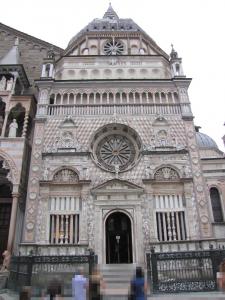 712) Bergamo - Cappella Colleoni von Piazza Duomo aus