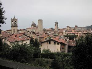 721) Bergamo - Dächer der Altstadt Totale