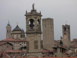 724) Bergamo - Türme der Stadt