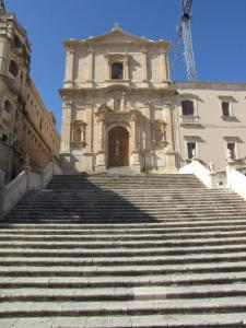 026 12-407 Noto - Chiesa di San Francesco d Assisi  mit Treppe  hoch 