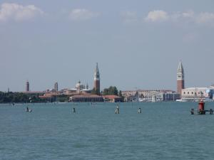 402) Venedig - S Giorgio und Campanile S Marco vom Wasser aus