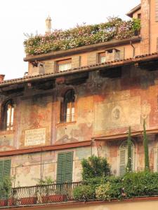 183) Verona - Piazza delle Erbe