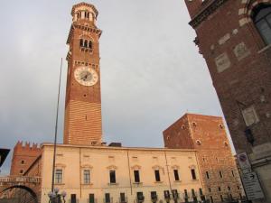 184) Verona - Piazza delle Erbe