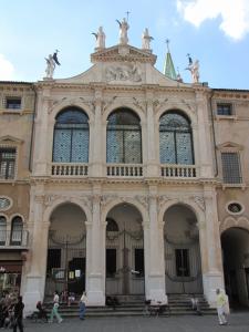 119) Vicenza - Piazza dei Signori