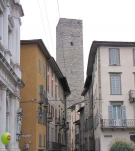 704) Bergamo - Piazza Vecchia mit Stadtturm