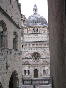 710) Bergamo - Cappella Colleoni von der Brücke aus