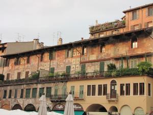 182) Verona - Piazza delle Erbe