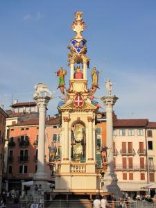 118) Vicenza - Piazza dei Signori